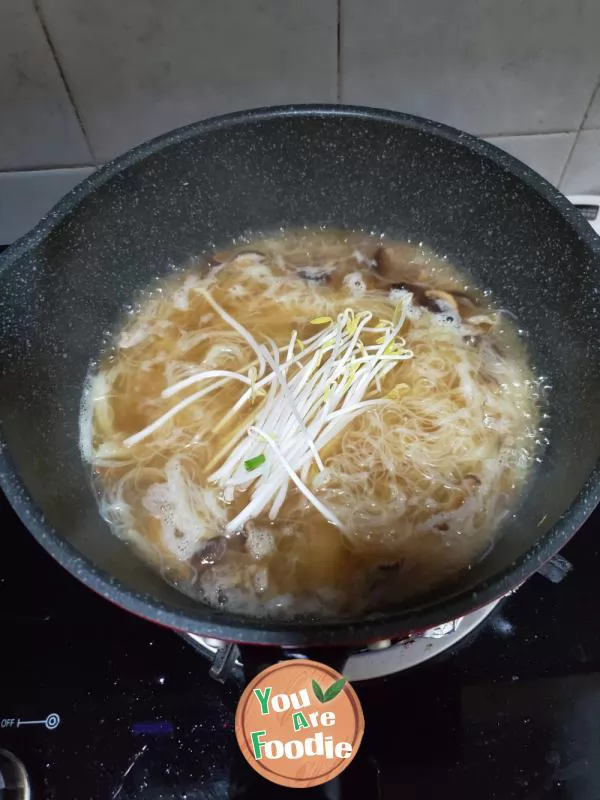 Rice noodle soup