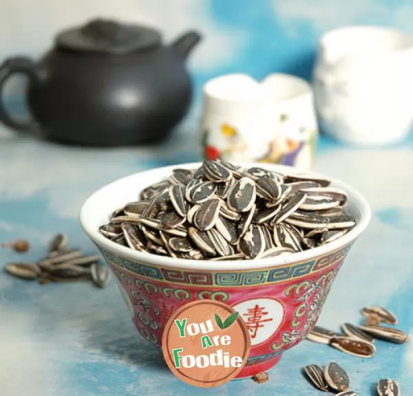 Boiled-spiced-sunflower-seeds