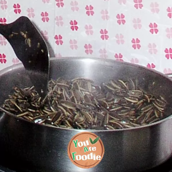 Boiled spiced sunflower seeds