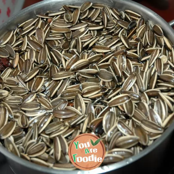 Boiled spiced sunflower seeds