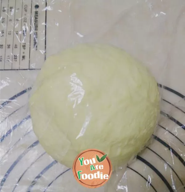 Bread roll with scallion and meat floss
