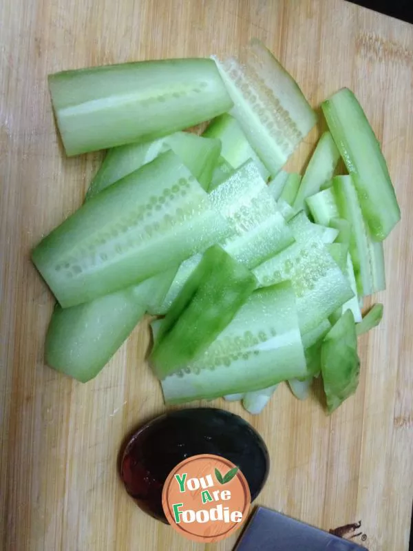 Cucumber preserved egg soup