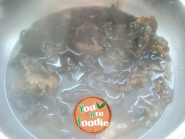 Fried pork slices with black fungus