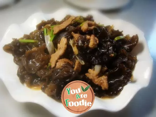 Fried pork slices with black fungus