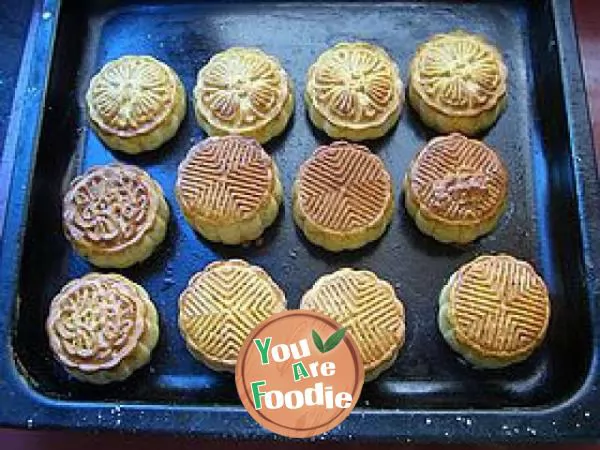 Lotus seed yolk moon cake