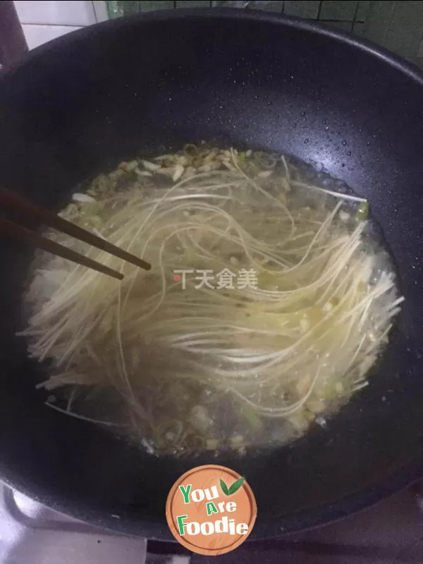 Fried noodles in soup