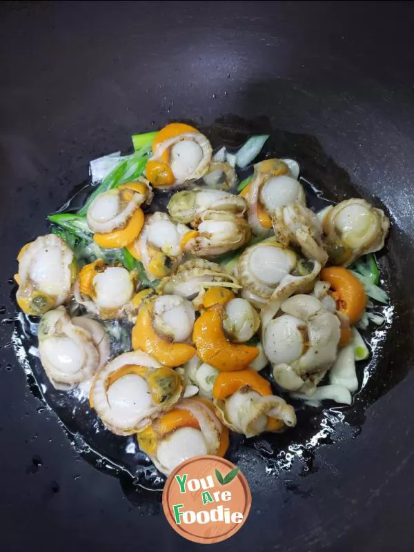 Scallops with rattan pepper and vermicelli in casserole