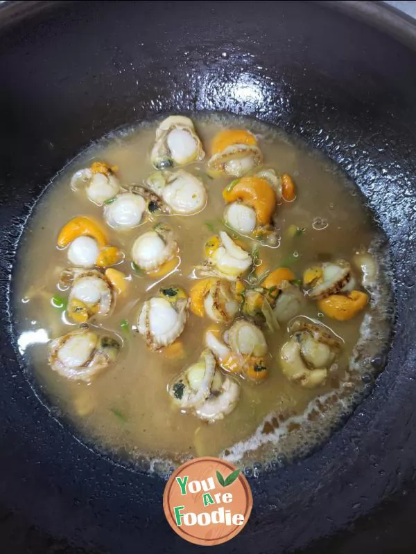 Scallops with rattan pepper and vermicelli in casserole