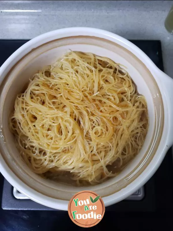 Scallops with rattan pepper and vermicelli in casserole