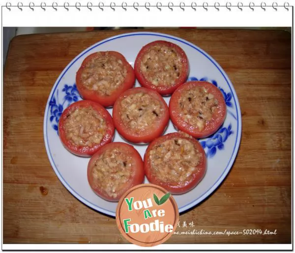 Stuffed tomato with assorted mushrooms