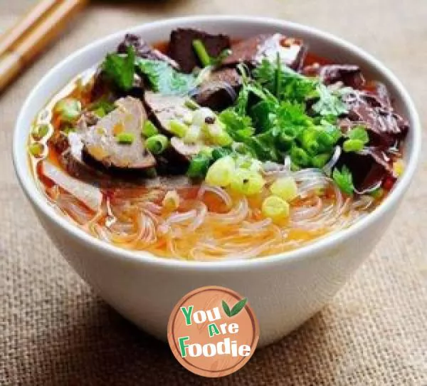 Duck blood and bean-starchy vermicelli soup