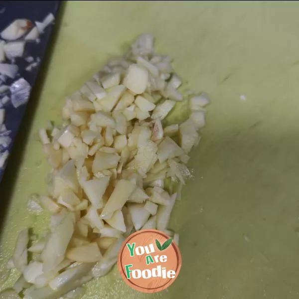 Steamed loofah with minced garlic and vermicelli