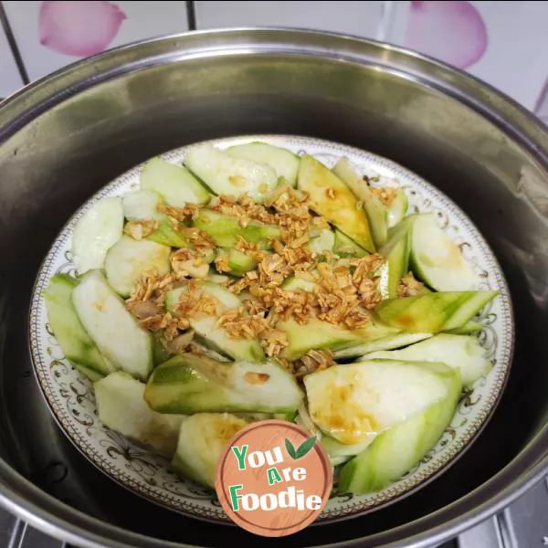 Steamed loofah with minced garlic and vermicelli