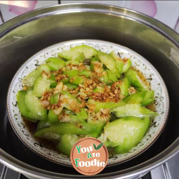 Steamed loofah with minced garlic and vermicelli