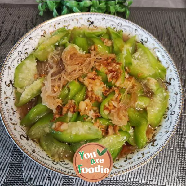 Steamed loofah with minced garlic and vermicelli