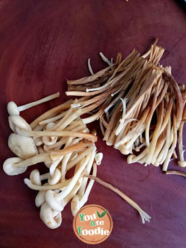 Flammulina velutipes meat ball soup