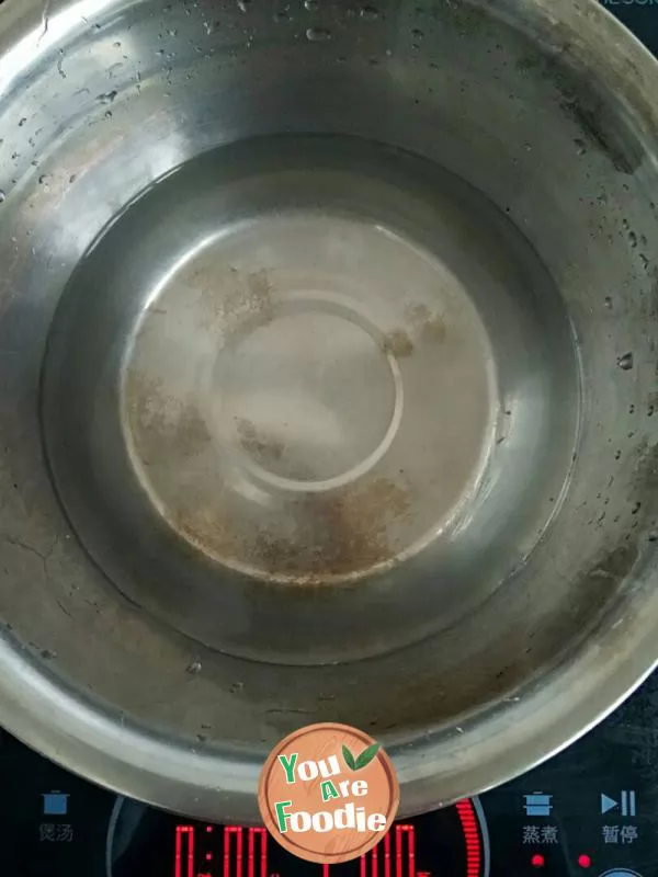 Flammulina velutipes meat ball soup