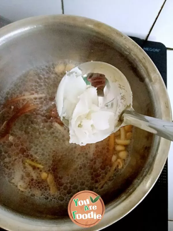 Flammulina velutipes meat ball soup