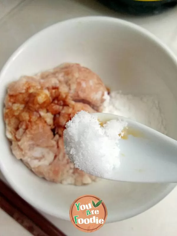 Flammulina velutipes meat ball soup
