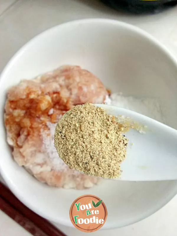 Flammulina velutipes meat ball soup