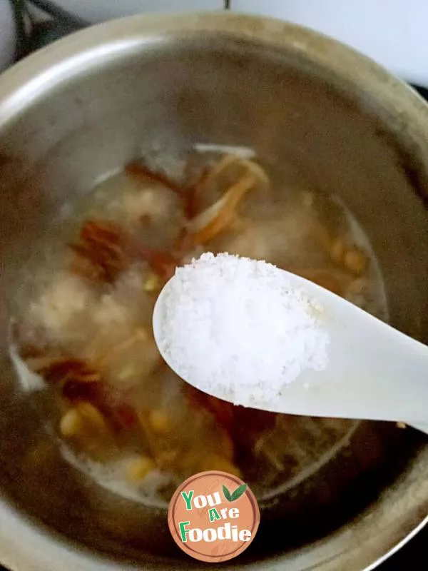 Flammulina velutipes meat ball soup