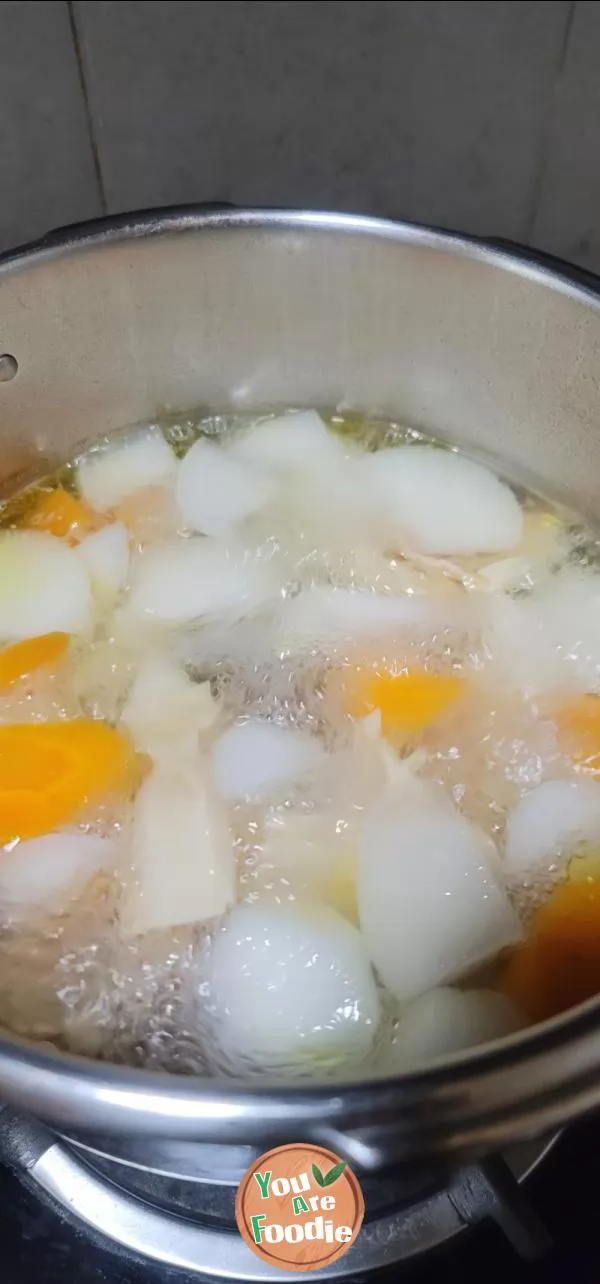 Stewed turnip and beancurd in broth