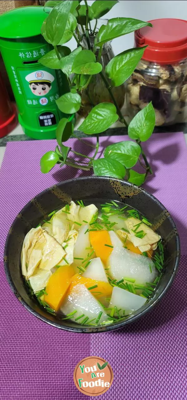 Stewed turnip and beancurd in broth