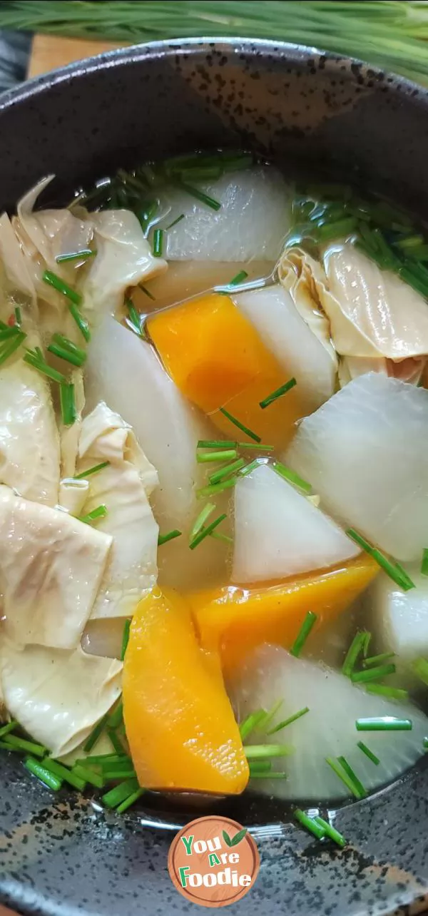 Stewed turnip and beancurd in broth