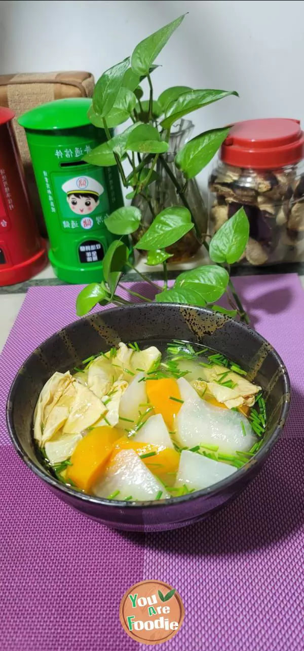 Stewed turnip and beancurd in broth