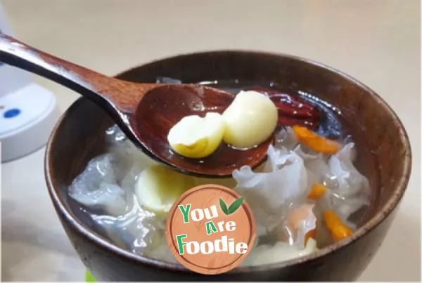 Rock sugar tremella lotus seed soup