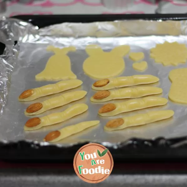 Preheat Halloween ----- witch finger cookies