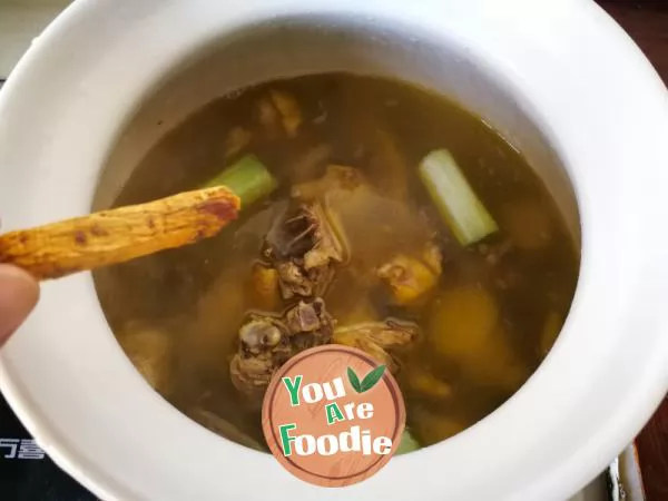 [Hunan] red ginseng, medlar and chicken soup