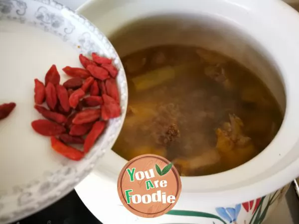 [Hunan] red ginseng, medlar and chicken soup