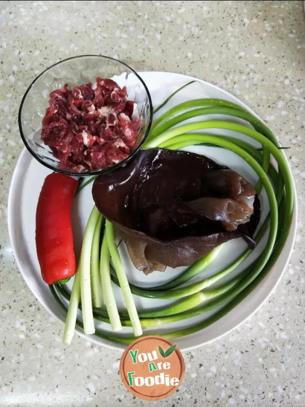 Fried black fungus with beef and garlic