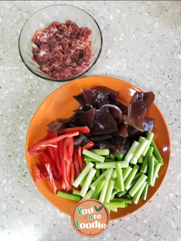 Fried black fungus with beef and garlic