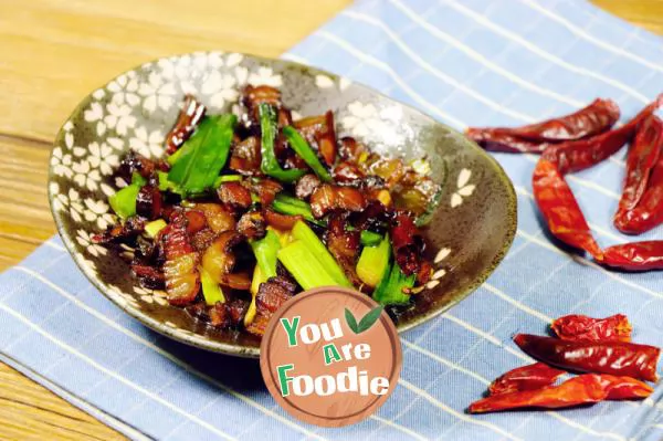 Fried bacon with garlic sprouts