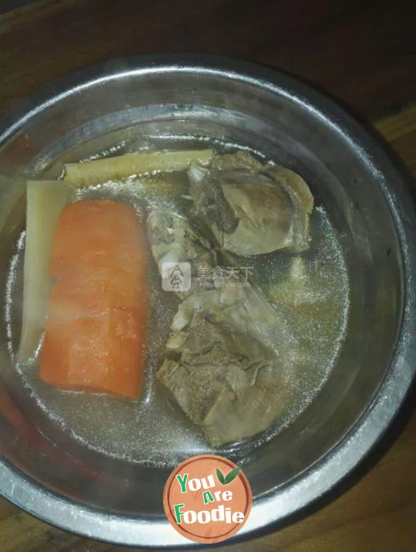 Stewed pigeon soup in electric pottery pot