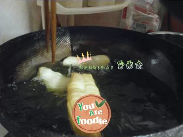 It's not difficult to learn the super detailed steps of home version fried dough sticks