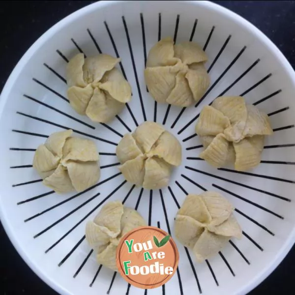 Steamed dumplings with small windmill