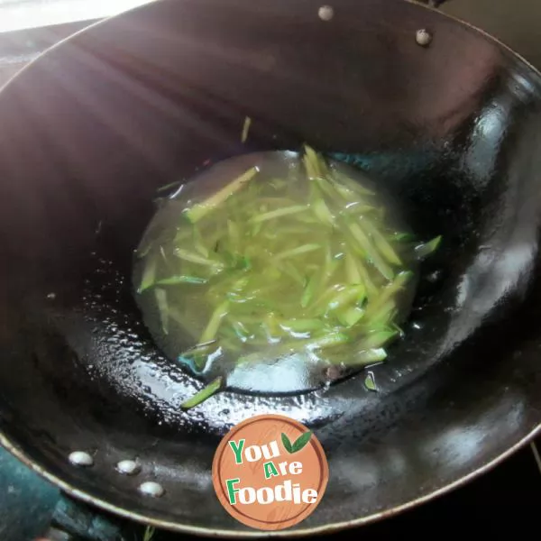 Boiled noodles with pumpkin shreds in broth