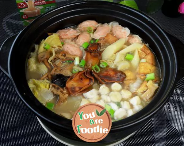 Braised oysters in casserole