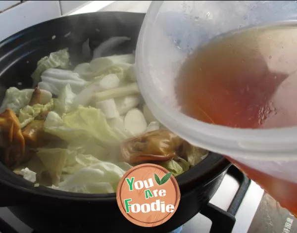 Braised oysters in casserole