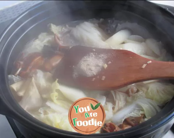 Braised oysters in casserole