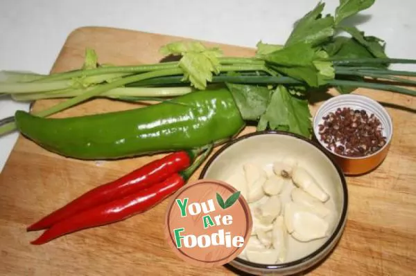 Fried chicken with garlic and green pepper