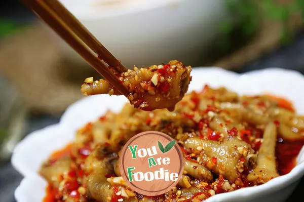 Braised-chicken-feet-with-minced-garlic