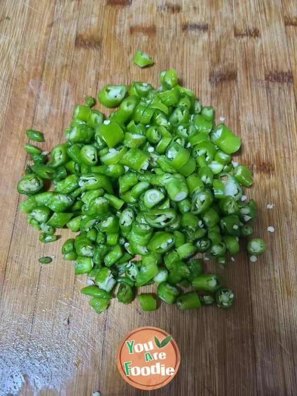 Stir fried luffa with string pepper