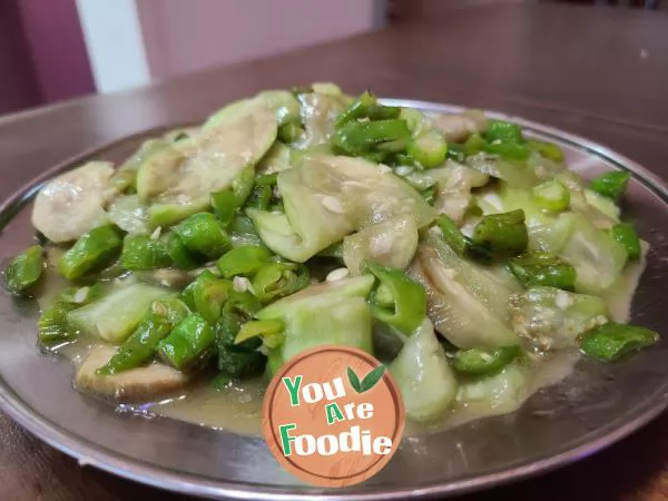 Stir fried luffa with string pepper