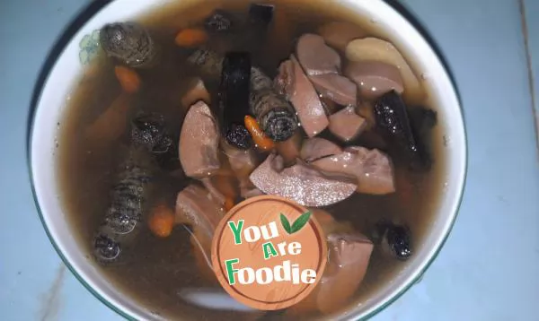 Stewed-pork-loin-soup-with-eucommia-ulmoides-and-Morinda-officinalis