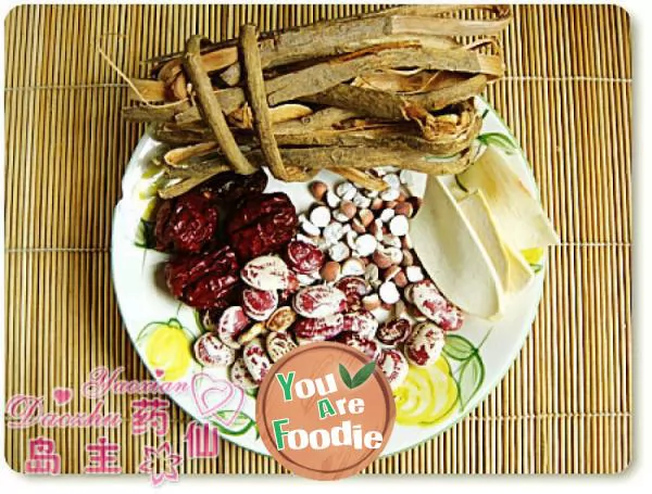 [Cantonese cuisine of the eight major cuisines] tonifying the kidney, relaxing the muscles, activating collaterals, promoting qi and removing dampness - five finger hair peach blossom bean soup