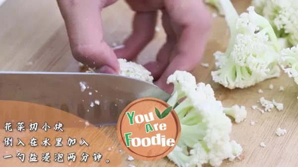 Cauliflower in a dry pot